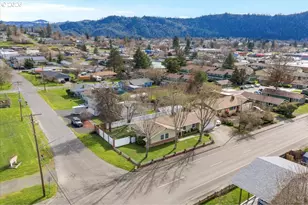 253 NW Glenhart Ave, Winston, OR 97496 - Photo 29