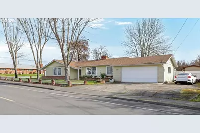 253 NW Glenhart Ave, Winston, OR 97496 - Photo 3