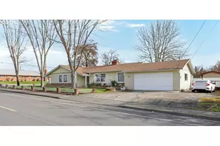 253 NW Glenhart Ave, Winston, OR 97496 - Photo 3