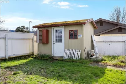 253 NW Glenhart Ave, Winston, OR 97496 - Photo 27