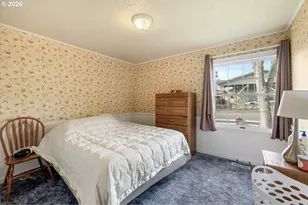 253 NW Glenhart Ave, Winston, OR 97496 - Photo 23