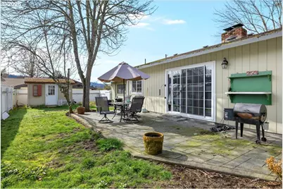 253 NW Glenhart Ave, Winston, OR 97496 - Photo 25