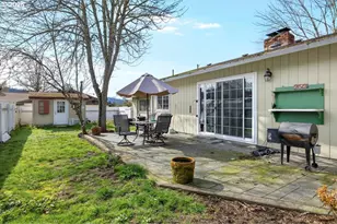 253 NW Glenhart Ave, Winston, OR 97496 - Photo 25