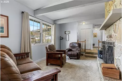 253 NW Glenhart Ave, Winston, OR 97496 - Photo 9