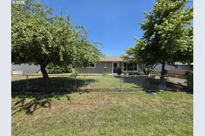 301 NW Midway St, Winston, OR 97496 - Photo 3