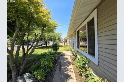 301 NW Midway St, Winston, OR 97496 - Photo 15