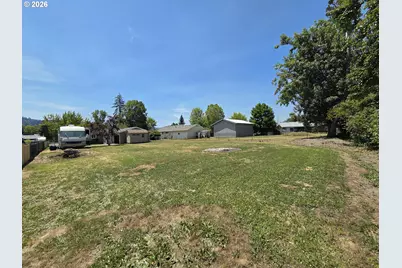 301 NW Midway St, Winston, OR 97496 - Photo 9