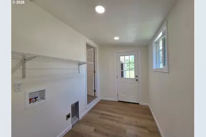 301 NW Midway St, Winston, OR 97496 - Photo 23