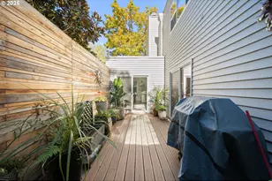 2904 SE Berkeley Pl, Portland, OR 97202 - Photo 19