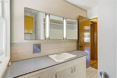 7051 N Dwight Ave, Portland, OR 97203 - Photo 11