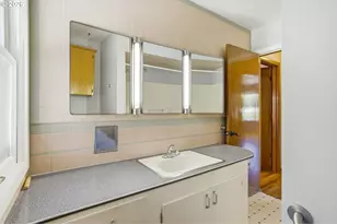 7051 N Dwight Ave, Portland, OR 97203 - Photo 11
