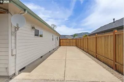 919 Old Orchard Ln, Springfield, OR 97477 - Photo 27