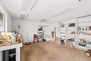 2070 Primrose St, Eugene, OR 97402 - Photo 37