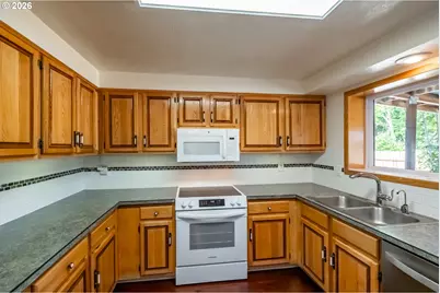 140 Susan Pl, Junction City, OR 97448 - Photo 11