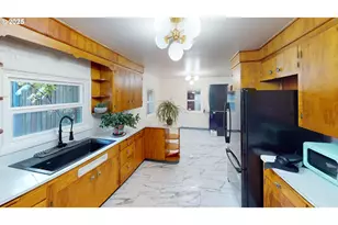 1623 NE 104th Ave, Portland, OR 97220 - Photo 9