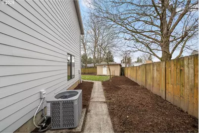 195 NW Phyllis Ct, Gresham, OR 97030 - Photo 41