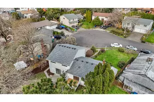 195 NW Phyllis Ct, Gresham, OR 97030 - Photo 43