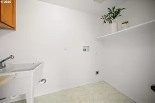 195 NW Phyllis Ct, Gresham, OR 97030 - Photo 23