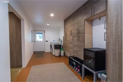 1751 Fairhill Dr, Roseburg, OR 97471 - Photo 47