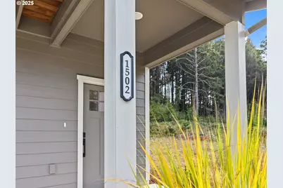 1502 SE Marine Ave, Lincoln City, OR 97367 - Photo 3