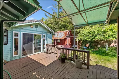 705 Prefontaine Dr, Coos Bay, OR 97420 - Photo 37