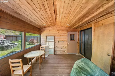 705 Prefontaine Dr, Coos Bay, OR 97420 - Photo 39