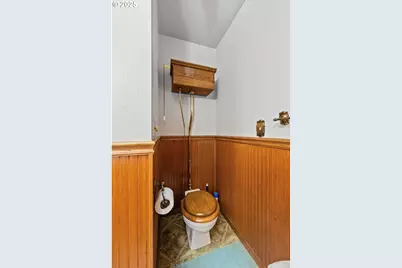 705 Prefontaine Dr, Coos Bay, OR 97420 - Photo 17