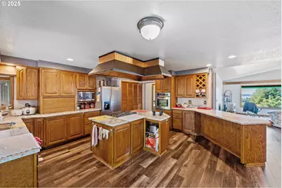 705 Prefontaine Dr, Coos Bay, OR 97420 - Photo 5