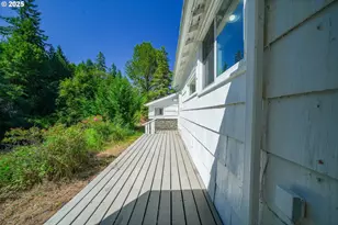 90450 Deadwood Creek Rd, Deadwood, OR 97430 - Photo 15