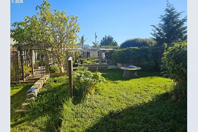 237 Wharf St, Brookings, OR 97415 - Photo 19