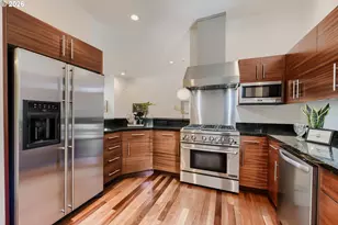 1616 NW Riverscape St, Portland, OR 97209 - Photo 11