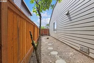 175 NE Chancellor Ct, Hillsboro, OR 97124 - Photo 31