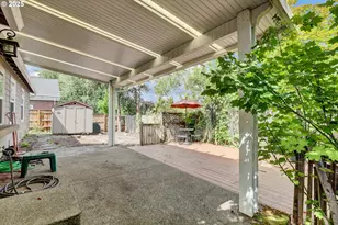 175 NE Chancellor Ct, Hillsboro, OR 97124 - Photo 25