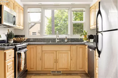 1909 N Bryant St, Portland, OR 97217 - Photo 13