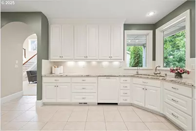 5436 SW Champion Pl, Portland, OR 97225 - Photo 7