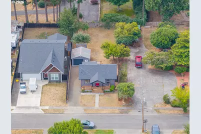561 W 4th St, Coquille, OR 97423 - Photo 35