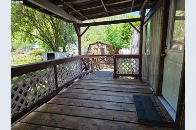 440 Division Ave, Drain, OR 97435 - Photo 5