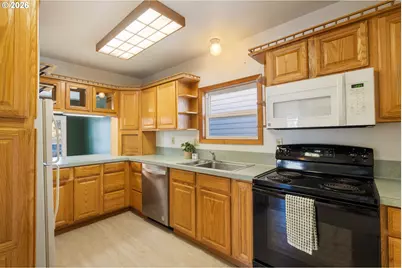 265 N 5th St, Saint Helens, OR 97051 - Photo 13