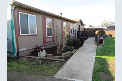 1674 SW Richard Ct, McMinnville, OR 97128 - Photo 3