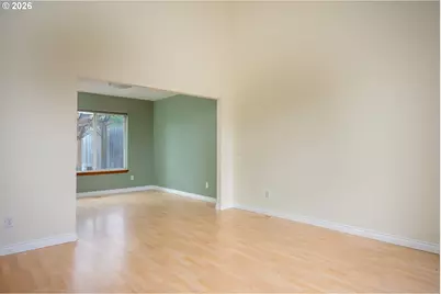 16033 SE Mary Ann Ln, Milwaukie, OR 97267 - Photo 11