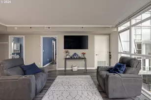 533 NE Holladay St, Portland, OR 97232 - Photo 11