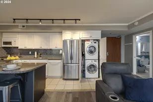 533 NE Holladay St, Portland, OR 97232 - Photo 9