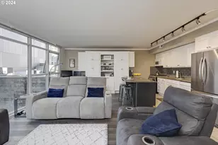 533 NE Holladay St, Portland, OR 97232 - Photo 13