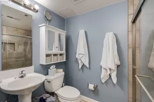 533 NE Holladay St, Portland, OR 97232 - Photo 15