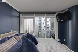 533 NE Holladay St, Portland, OR 97232 - Photo 17