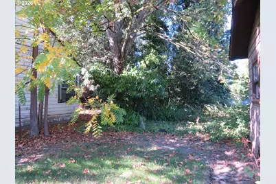 1141 NE 9th St, McMinnville, OR 97128 - Photo 3