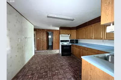 135 S 11th St, Lakeside, OR 97449 - Photo 11