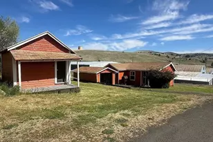 406 Ellsworth St, Fossil, OR 97830 - Photo 1