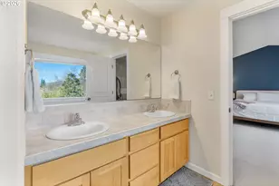 993 28th St, Hood River, OR 97031 - Photo 17