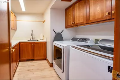 1858 Fircrest Dr, Eugene, OR 97403 - Photo 17